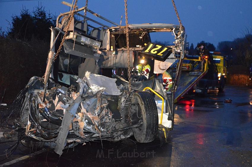 Schwerer VU Bus Zug Düsseldorf P548.JPG